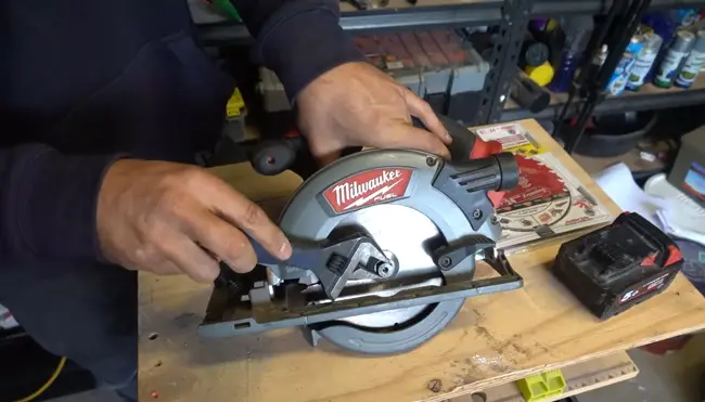 why is my circular saw blade not spinning? 2