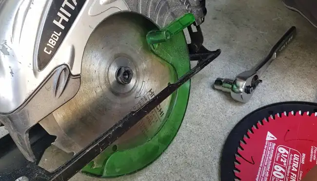 What is the typical hardness level in circular saw blades?