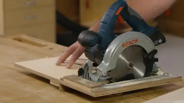 Should you lubricate your circular saw before storing it