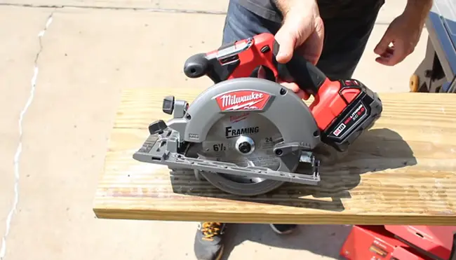 Factors to Consider When Choosing a Circular Saw for a Left-Handed Person