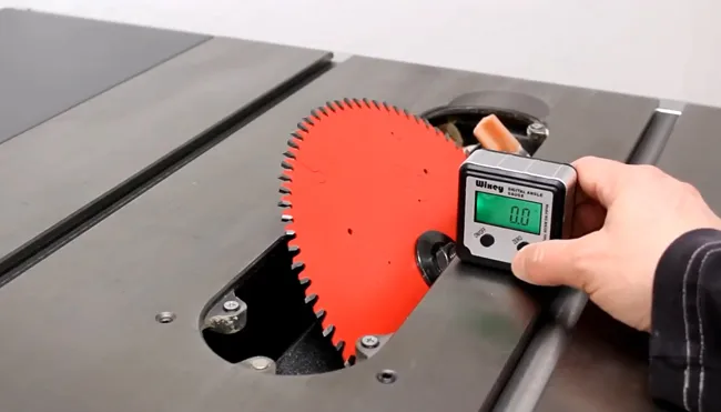 compact design angle finder for saw blade