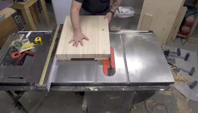 Can I use a regular bubble level to level my table saw