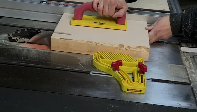 What Is the Expected Lifespan of a Table Saw Featherboard