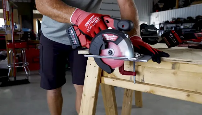 Can a wood circular saw blade cut metal