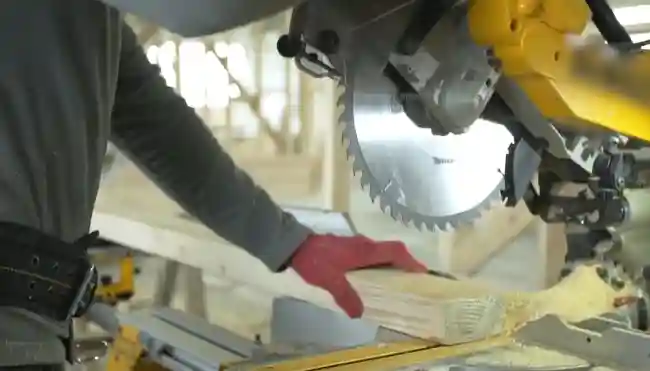 Can I use a circular saw blade on a miter saw