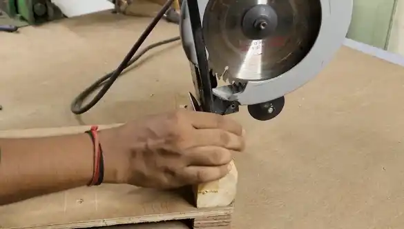 How to Use Paste Wax to Lubricate a Table Saw