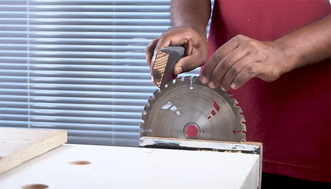 What is the maximum number of times a circular saw blade can be sharpened?