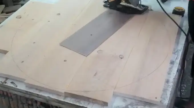 How to Cut Baseboard Corners With Circular Saw