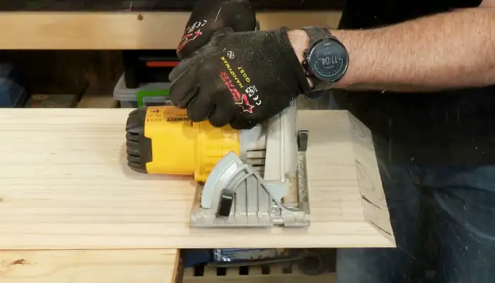 Which Way Do Circular Saw Blades Go When They’re Working?