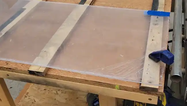Does the type of plexiglass (cast or extruded) affect the cutting results