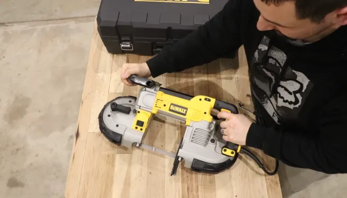 How To Cut Straight With A Portable Band Saw: 5 DIY Steps