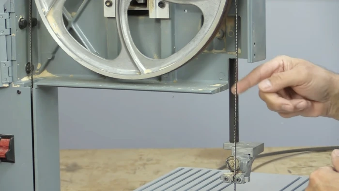 How to Fix Your Band Saw Blade from Wobbling
