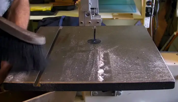 How to Remove Rust From Band Saw Table: 4 Steps