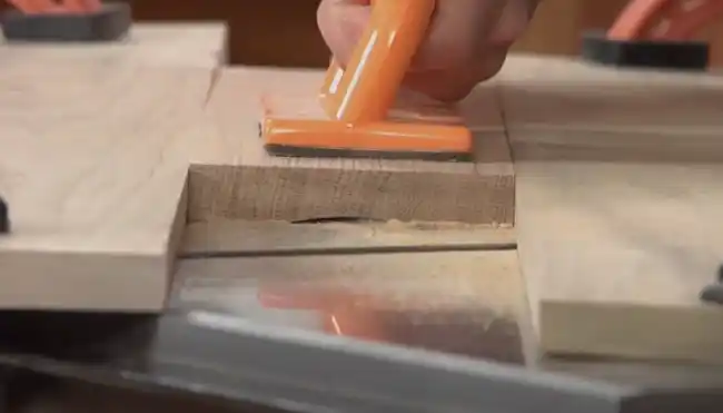 Six Steps to Cut Crown Molding With a Table Saw