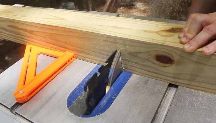 How to Cut a 4x4 With a Table Saw