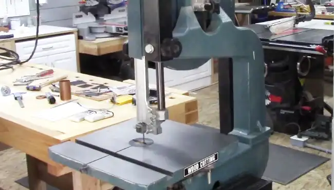 What speed do you need to cut wood on a metal bandsaw