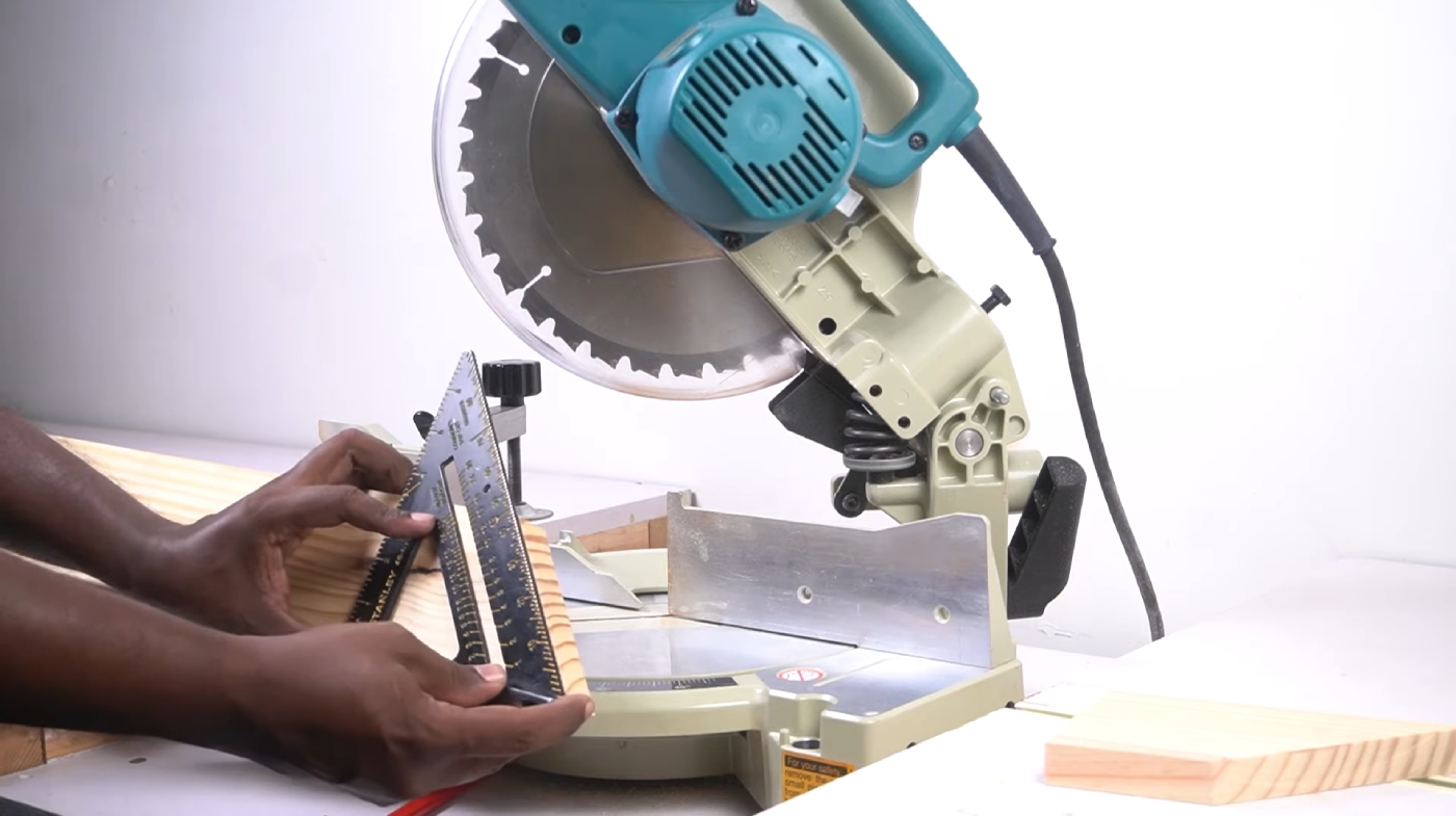 how to cut 45 degree angle with miter saw