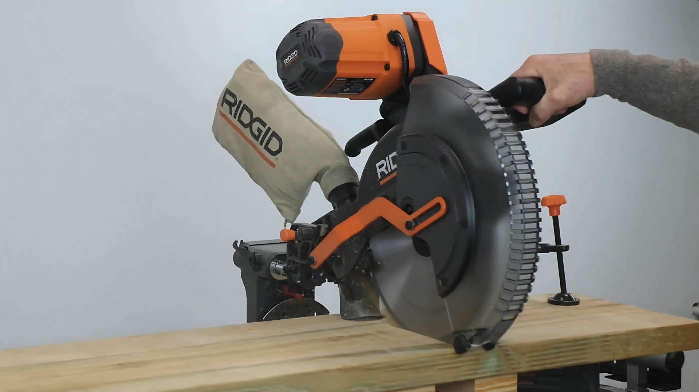 how to use a ridgid miter saw